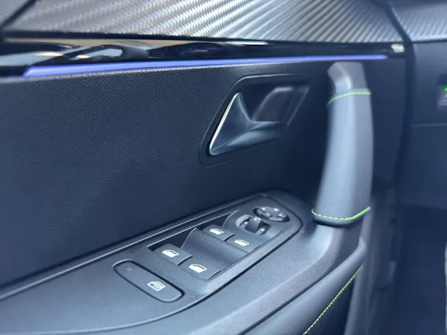 PEUGEOT 2008 1.2 Hybrid 145 GT