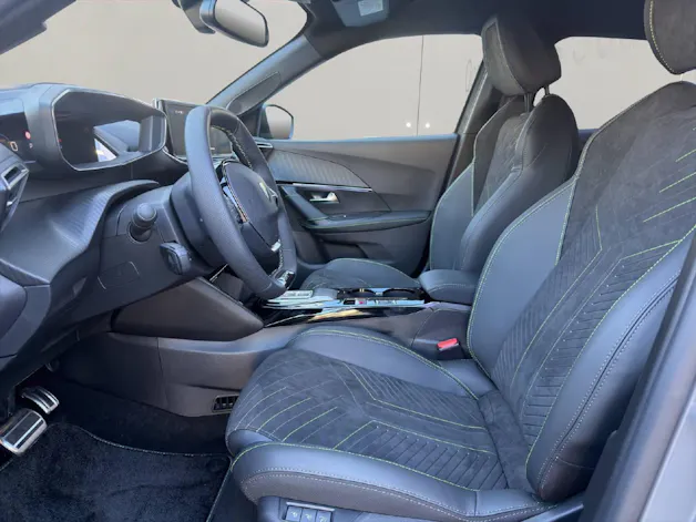 PEUGEOT 2008 1.2 Hybrid 145 GT