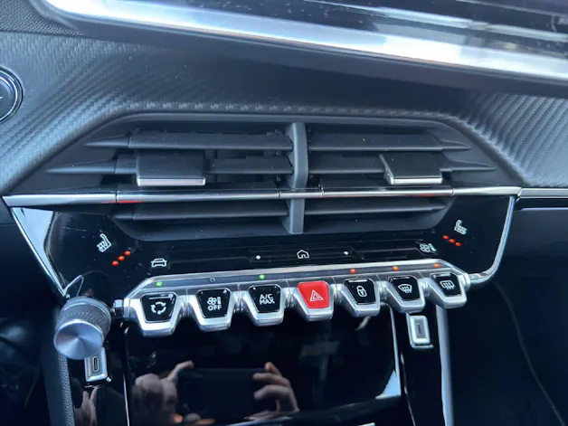 PEUGEOT 2008 1.2 Hybrid 145 GT