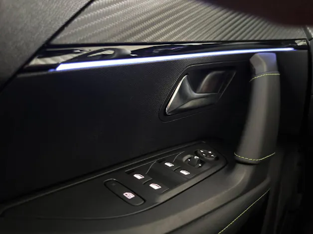 PEUGEOT 2008 1.2 Hybrid 145 GT