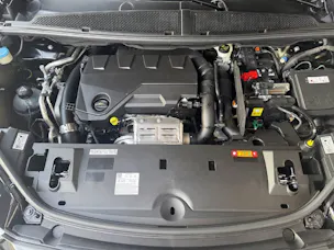 PEUGEOT 5008 1.6 PHEV 225 GT