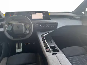 PEUGEOT 5008 1.6 PHEV 225 GT