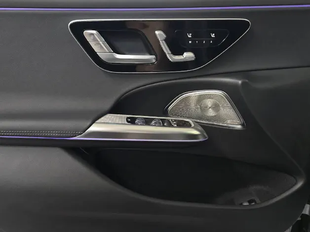 MERCEDES-BENZ E 300 de AMG Line 4Matic T-Modell