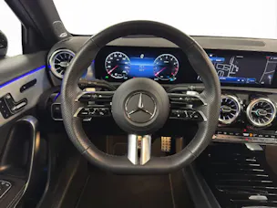 MERCEDES-BENZ A 250 AMG Line 4Matic