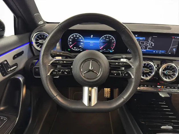 MERCEDES-BENZ A 250 AMG Line 4Matic