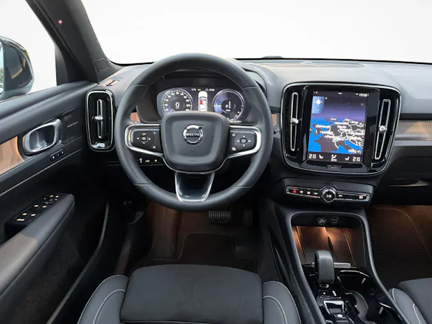 VOLVO XC40 1.5 T4 PiH Ultimate Dark