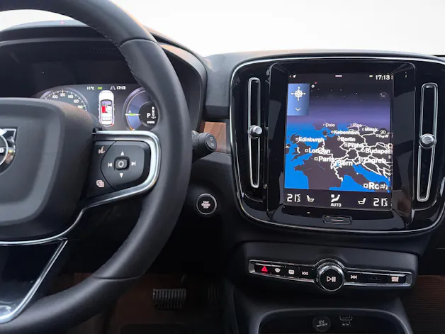 VOLVO XC40 1.5 T4 PiH Ultimate Dark