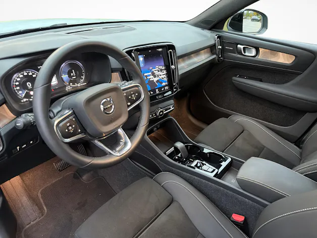 VOLVO XC40 1.5 T4 PiH Ultimate Dark