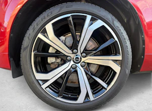 https://vehicle.imgix.net/4484159/d2539645-be46-45e7-b480-786c2a5dbbb6.jpg