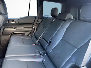 https://vehicle.imgix.net/4484192/c0b3c1d4-fdc4-4465-b574-926ec7253f14.jpg