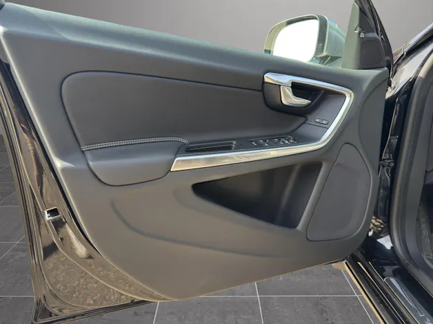VOLVO V60 1.6 T4 Kinetic R-Design