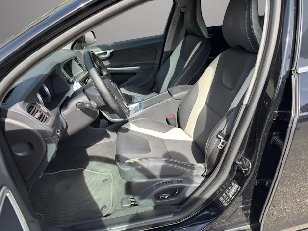 VOLVO V60 1.6 T4 Kinetic R-Design