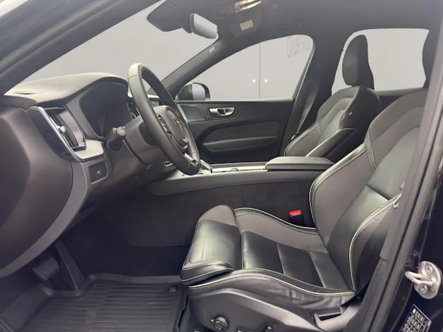 VOLVO XC60 2.0 B4 MH Plus Dark AWD