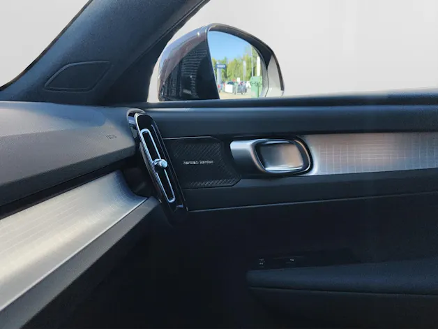 VOLVO XC40 2.0 B4 MH Black Edition