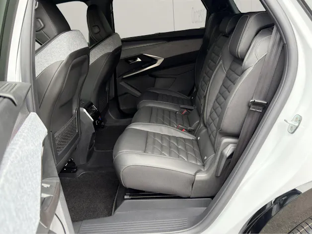 PEUGEOT 5008 e-GT Exclusive AWD