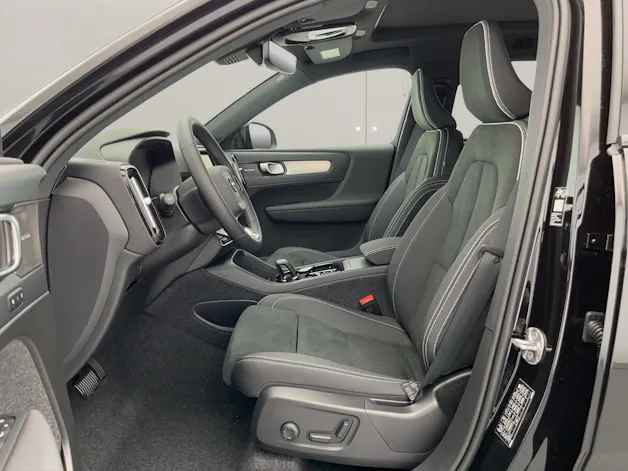 VOLVO XC40 2.0 B4 MH Black Edition