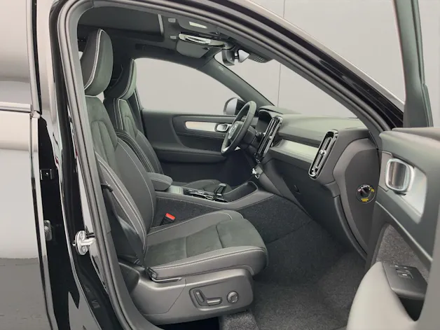 VOLVO XC40 2.0 B4 MH Black Edition