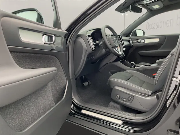 VOLVO XC40 2.0 B4 MH Black Edition