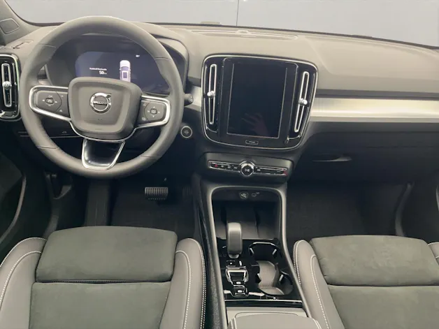 VOLVO XC40 2.0 B4 MH Black Edition