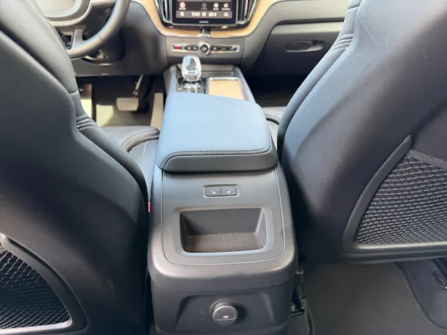 VOLVO XC60 2.0 T6 TE Plus Dark eAWD .