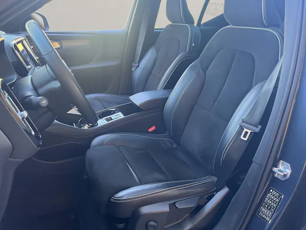 VOLVO XC40 2.0 B4 MH R-Design AWD