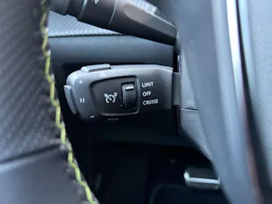 PEUGEOT 208 1.2 Hybrid 145 GT Exclusive
