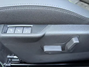 PEUGEOT 208 1.2 Hybrid 145 GT Exclusive