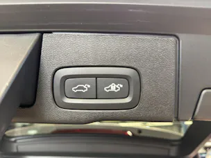 VOLVO XC60 2.0 B5 MH Plus Dark AWD