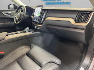 VOLVO XC60 2.0 B5 MH Plus Dark AWD