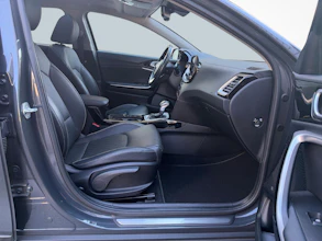 https://vehicle.imgix.net/4484630/e41f2ec3-9870-4de3-b11d-e0cde3634bfd.jpg