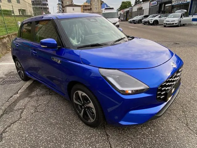 Suzuki Swift 1.2 Sakura Top Hybrid