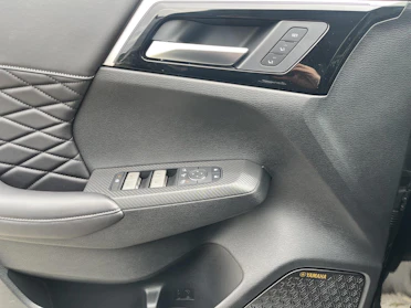 MITSUBISHI OUTLANDER 18