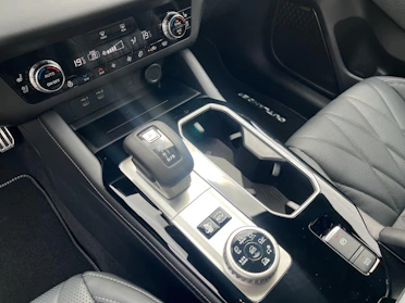 MITSUBISHI OUTLANDER 19