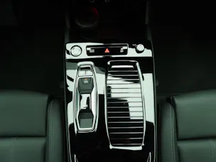 AUDI A6 e-tron Avant S line quattro
