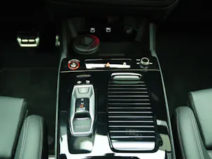 AUDI SQ6 e-tron quattro