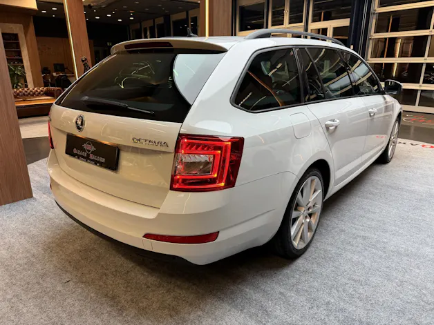 SKODA Octavia Combi 1.8 TSI Ambition DSG