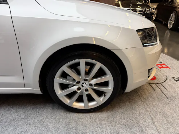 SKODA Octavia Combi 1.8 TSI Ambition DSG