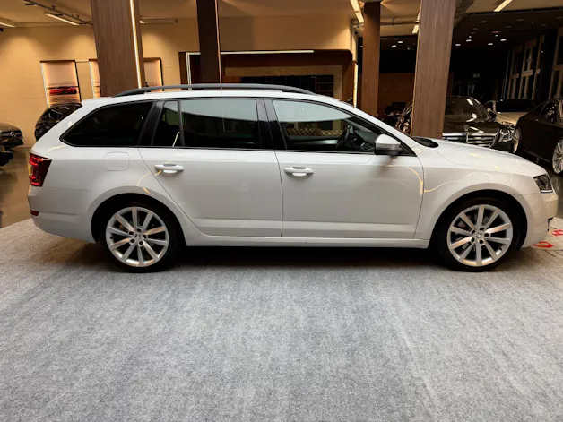 SKODA Octavia Combi 1.8 TSI Ambition DSG