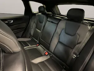 VOLVO XC60 2.0 B4 MH Plus Dark AWD