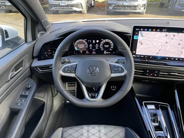VW Golf VIII 2.0 TSI R-Line DSG 4motion