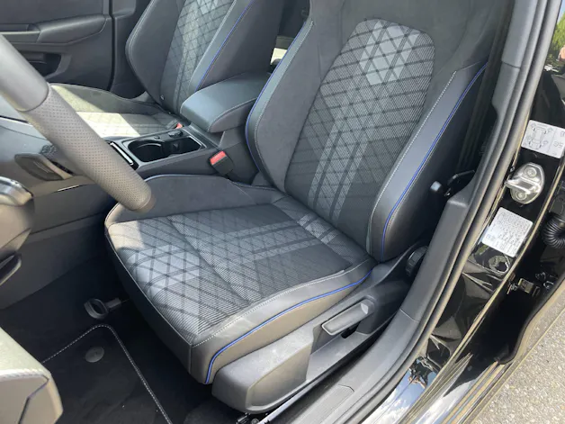 VW Golf VIII 2.0 TSI R-Line DSG 4motion