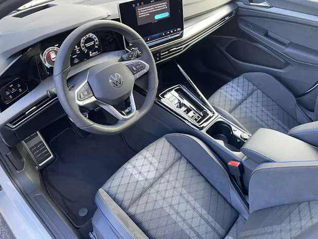 VW Golf VIII 2.0 TSI R-Line DSG 4motion