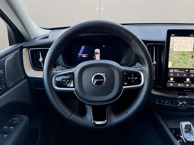 VOLVO XC60 2.0 B5 MH Plus Dark AWD