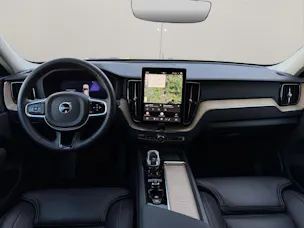 VOLVO XC60 2.0 B5 MH Plus Dark AWD