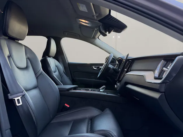 VOLVO XC60 2.0 B5 MH Plus Dark AWD