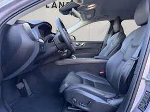 VOLVO XC60 2.0 B5 MH Plus Dark AWD