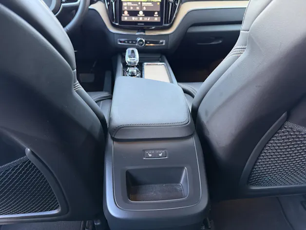VOLVO XC60 2.0 B5 MH Plus Dark AWD