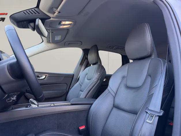 VOLVO XC60 2.0 B5 MH Plus Dark AWD