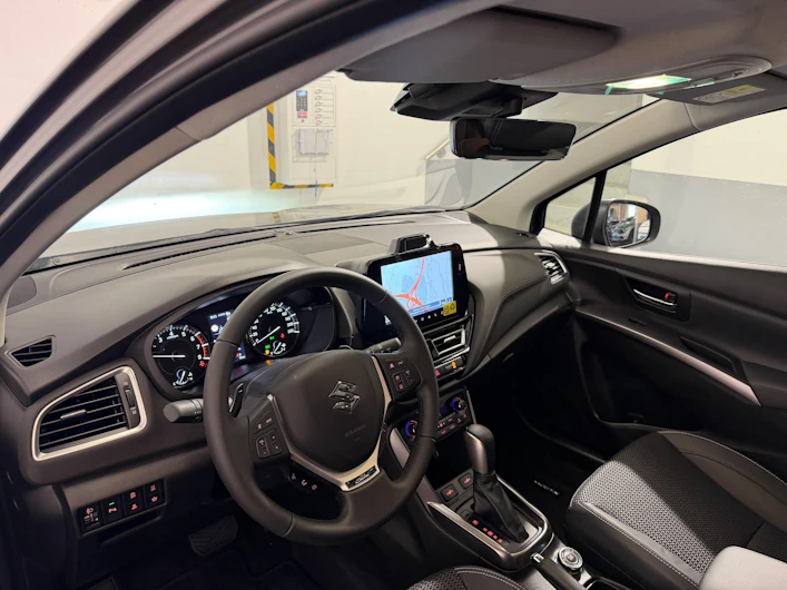 Fahrzeugbild SUZUKI S-CROSS