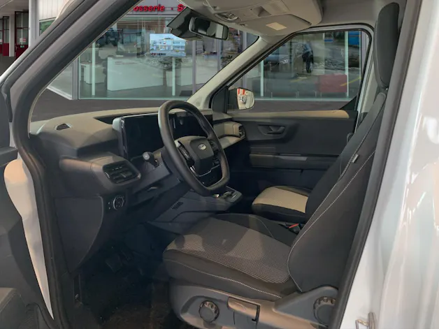 FORD E-Transit Courier Van Trend